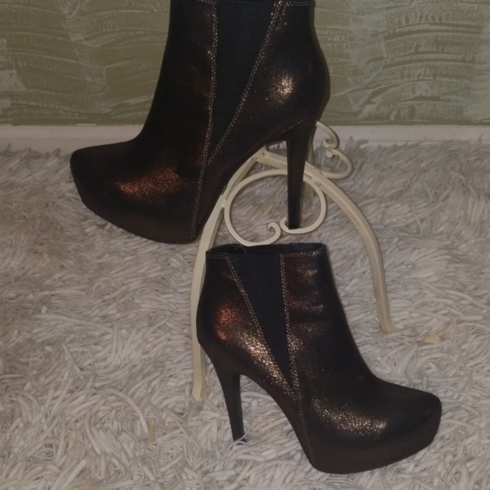 Rock and Republic bronze short and fancy boots - Picture 4 of 8